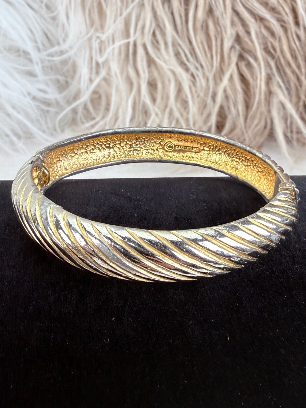 Vintage Castlecliff Goldtone Silvertone Ribbed Hinged Bangle Bracelet - Picture 3 of 10